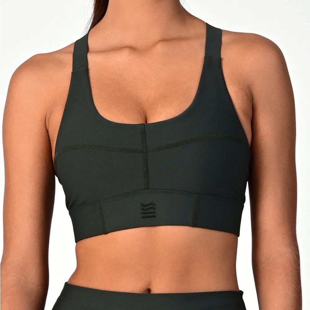 Vetchy Soho workout set - Picture 3 of 8